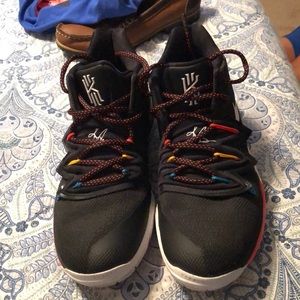 kyrie 5 friends youth